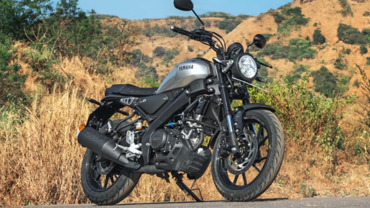 Yamaha XSR 155 2026: Review Completa de la Street Retro que Desafía a la Ronin y Hunter 350